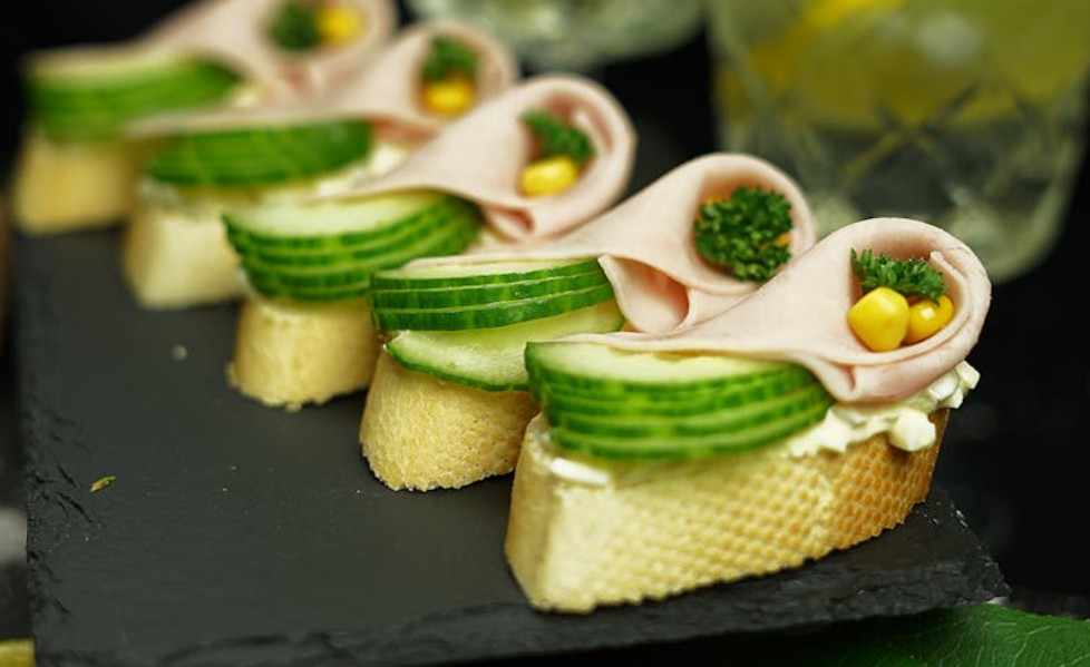 夢見吃開胃菜：14 個意義和象徵