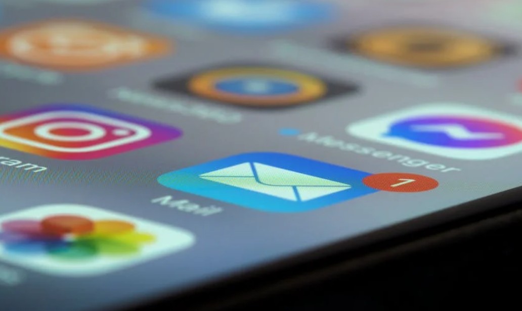 夢見收到陌生人的電子郵件 :10 個意義和象徵 夢見收到陌生人的電子郵件 :10 個意義和象徵