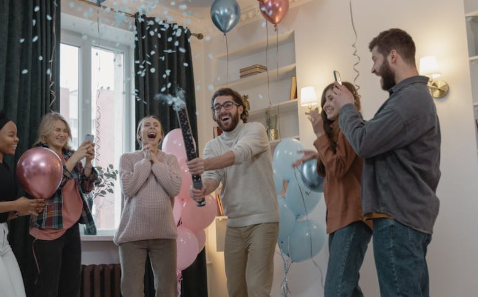 夢見被揭露：8 個意義和象徵