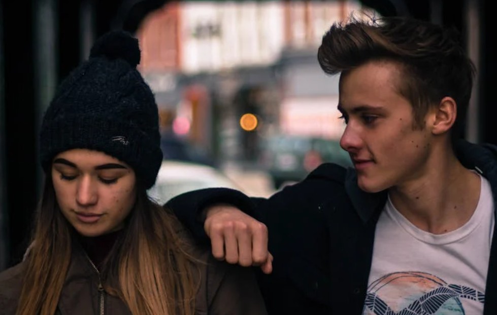 夢見認識的人分手:6 個意義和象徵 夢見認識的人分手:6 個意義和象徵