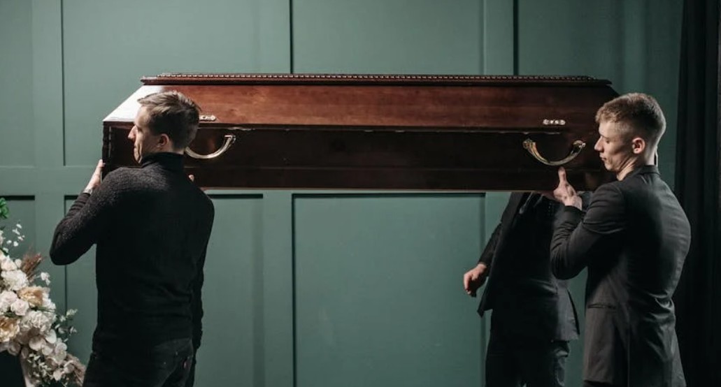 夢見朋友葬禮：6 個意義和象徵