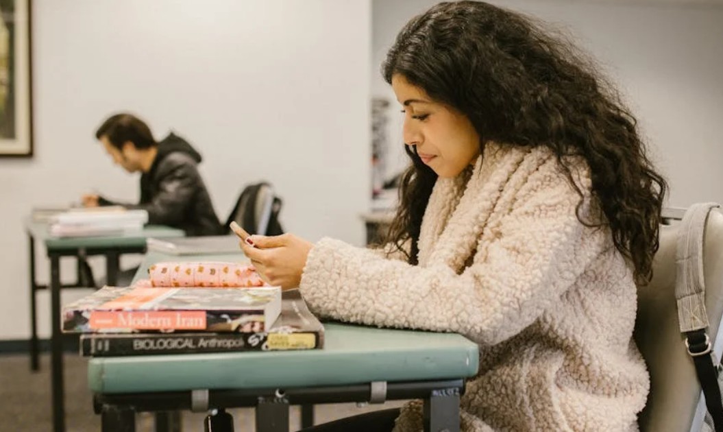 夢見通過考試的 9 個夢境解釋：夢見晚開始準備考試、夢見聽到別人通過考試