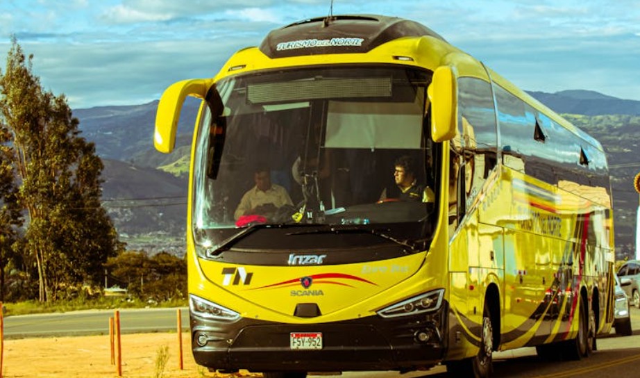 夢見搭巴士旅行的 9 個夢境解釋：夢見巴士太擁擠 、夢見搭乘夜間巴士旅行