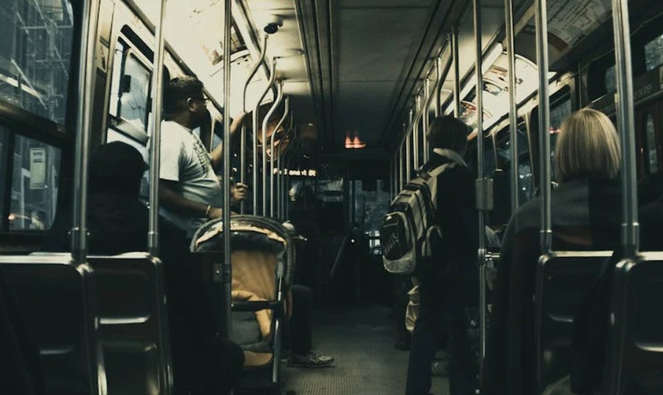 夢見搭乘擁擠的巴士的 9 個夢境解釋:夢見在巴士上弄丟錢包 、 夢見搭乘空巴士 夢見搭乘擁擠的巴士的 9 個夢境解釋:夢見在巴士上弄丟錢包 、 夢見搭乘空巴士