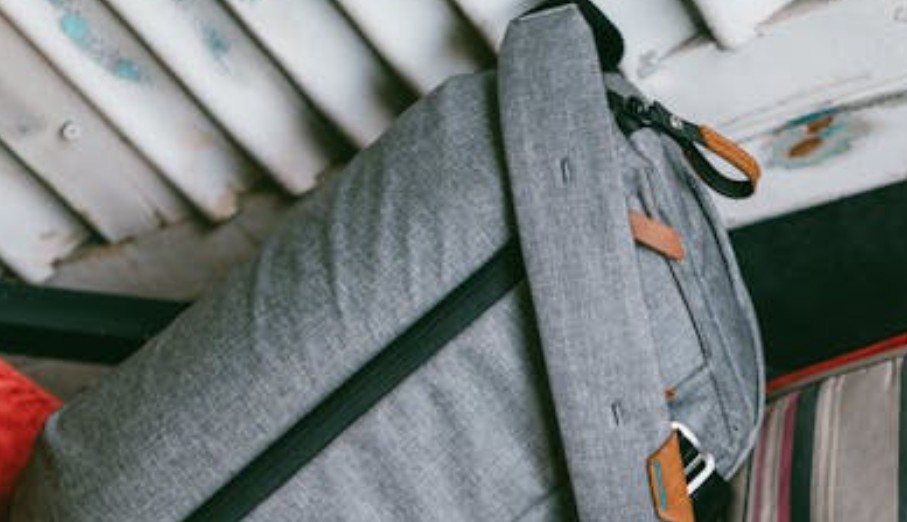 夢見遺失包包的 9 個夢境解釋：夢見雨天弄丟包包 、夢見丟了新包包