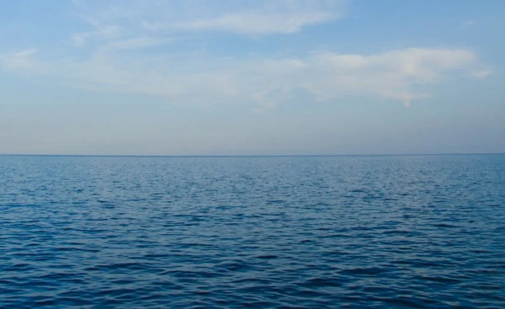 夢見藍色海洋：10 個意義和象徵