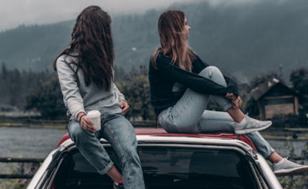 夢見與朋友一同旅行 ：8 個意義和象徵