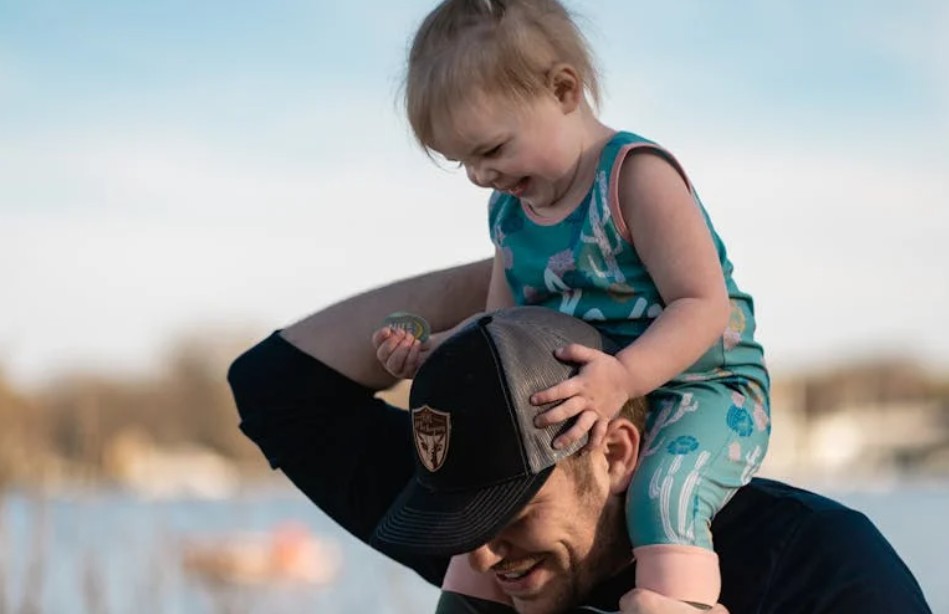 夢見已故父親微笑的 9 個夢境解釋：夢見已故父親講述、夢見已故父親哭泣