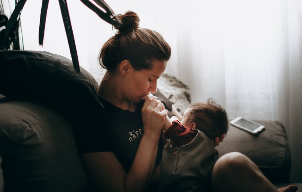 夢見母親受傷的 9 個夢境解釋：夢見媽媽受傷流血、夢見媽媽為我受傷