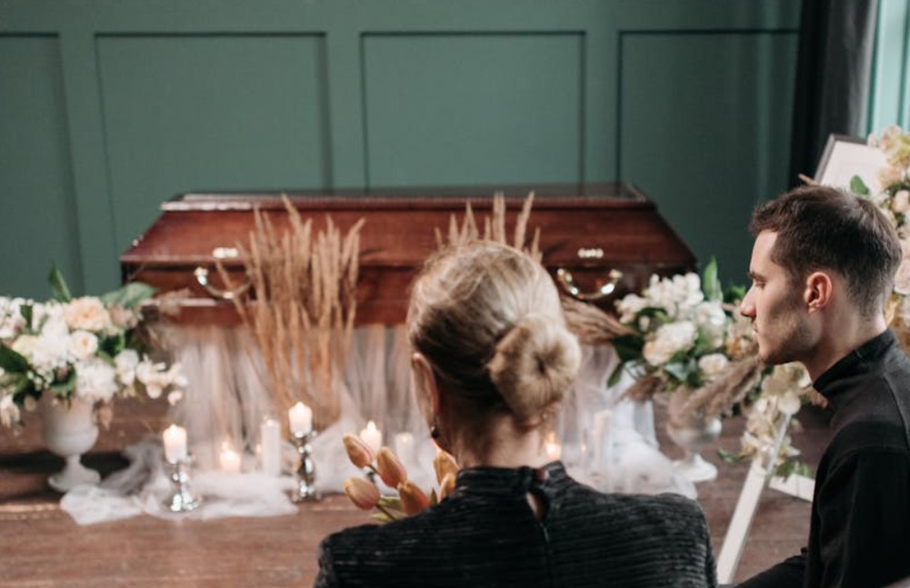 夢見媽媽去世的 9 個夢境解釋：夢見媽媽出意外、夢見向媽媽道別