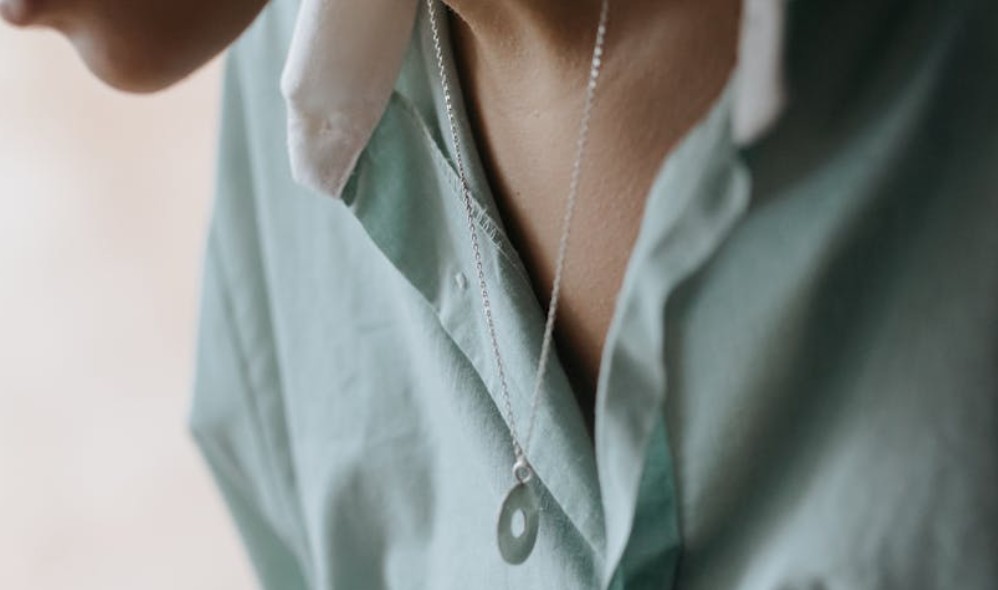 夢見遺失項鍊的 10 個夢境解釋：夢見失去一條金項鍊、 夢見失去一條銀項鍊