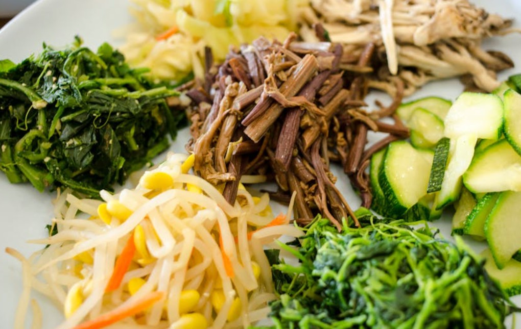 夢見製作配菜的 9 個夢境解釋：夢見準備配菜的食材、夢見分享配菜