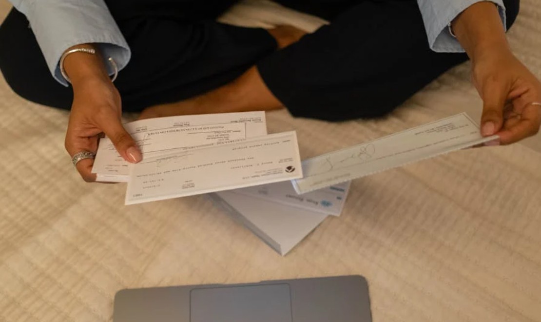 夢見一張支票的 9 個夢境解釋：夢見偽造支票 、夢見收到一大筆支票