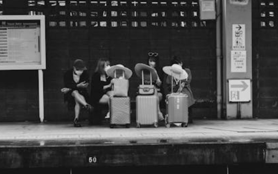 夢見行李落在公車上的 10 個夢境解釋：夢見看公車開走、夢見下車迷路