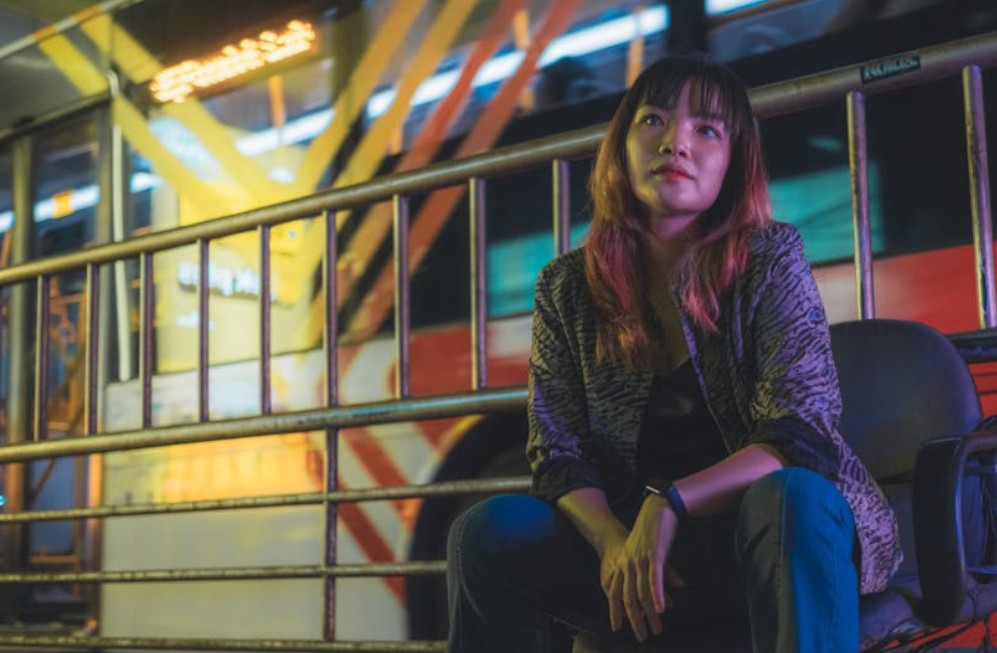 夢見自己坐在公車上的 9 個夢境解釋：夢見公車拋錨、夢見晚上搭公車