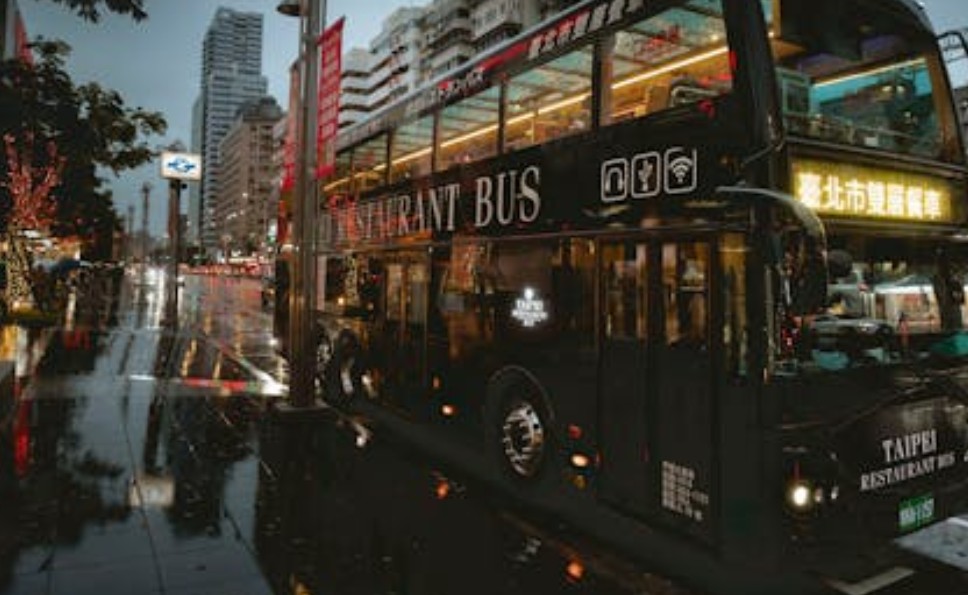 夢見下公車的 9 個夢境解釋：夢見下車時下雨 、夢見下車後身處非目的地