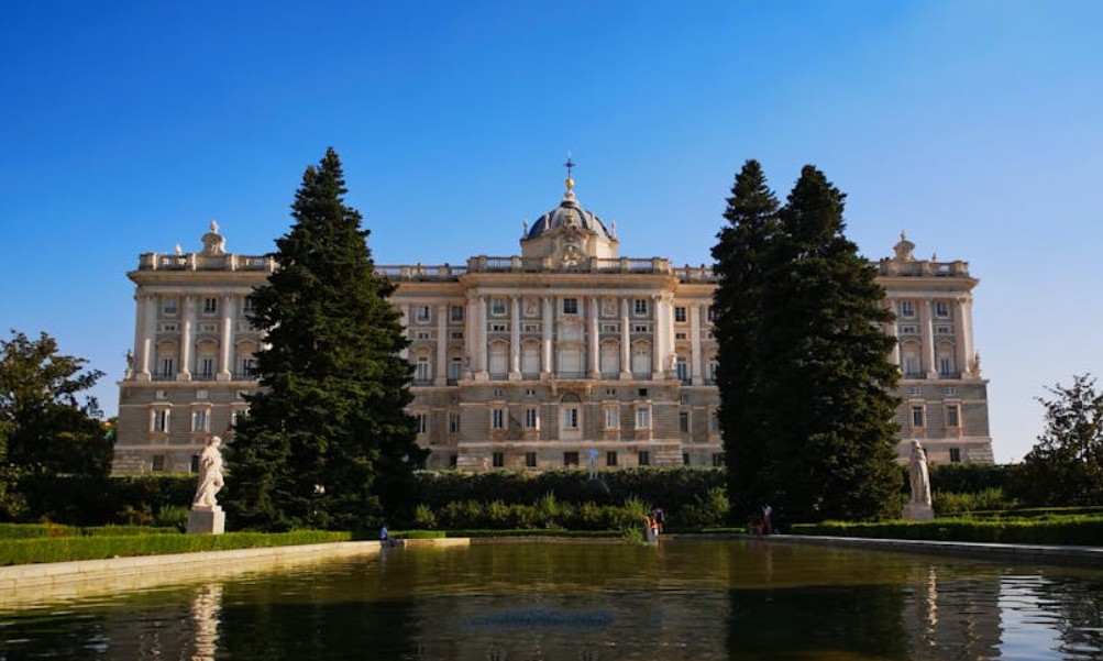 夢見被總統責罵的 9 個夢境解釋：夢見總統讚美我、 夢見與總統共餐