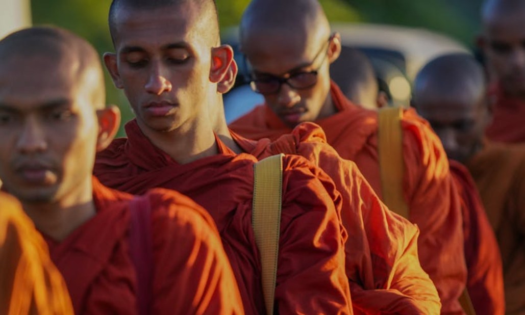 夢見僧侶的 9 個夢境解釋：夢見一位僧侶分發米 、夢見一位僧侶消失