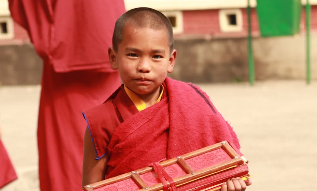 夢見與僧侶交談的 8 個夢境解釋：夢見一位和尚來到你家、 夢見一位僧侶傳教