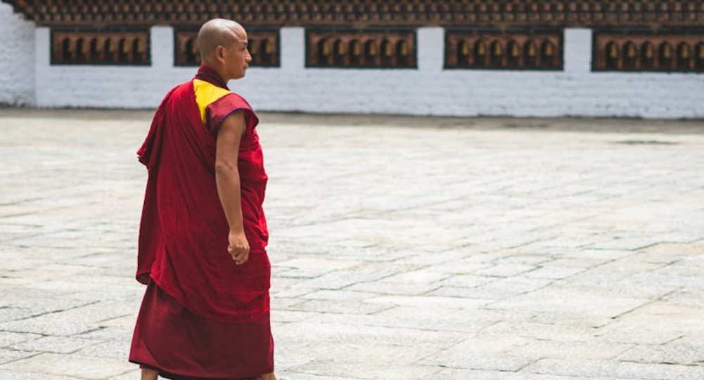 夢見成為僧侶的 9 個夢境解釋：夢見一位僧侶將死、夢見一位僧侶指引我