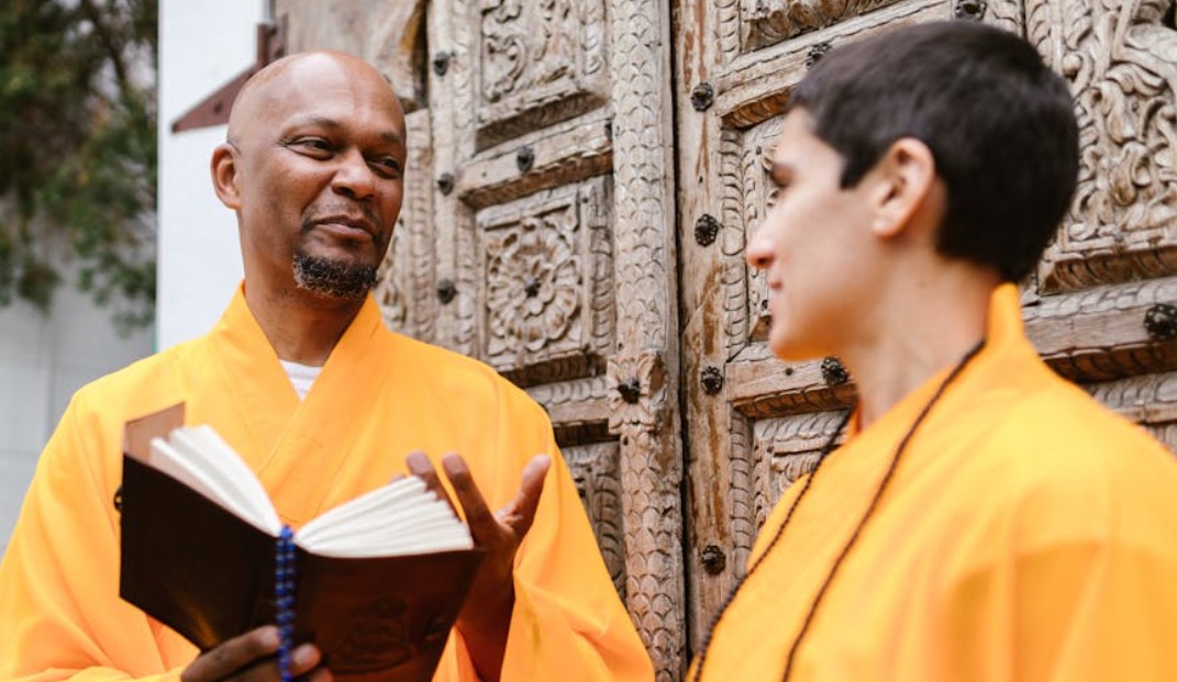 ​夢見僧侶來訪的 9 個夢境解釋：夢見一位和尚贈送禮物 、夢見僧侶離開廟宇