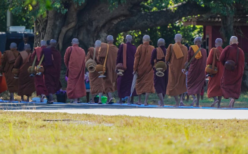 夢見被僧侶擁抱的 9 個夢境解釋：夢見一位僧侶消失、 夢見一位僧侶回家