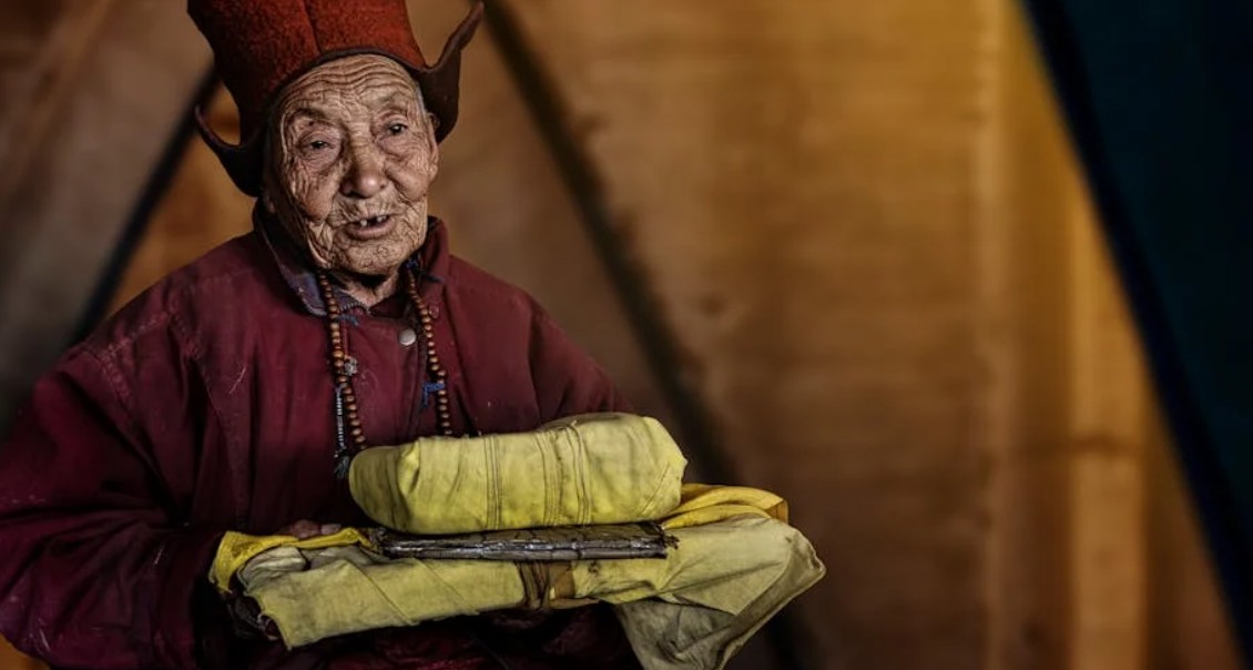 ​夢見布施給僧侶的 9 個夢境解釋：夢見從和尚那裡聽法 、夢見一位和尚消失