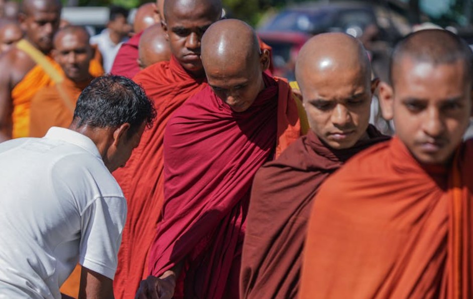 夢見向僧侶鞠躬的 9 個夢境解釋：夢見一位和尚哭泣、 夢見和尚給你錢