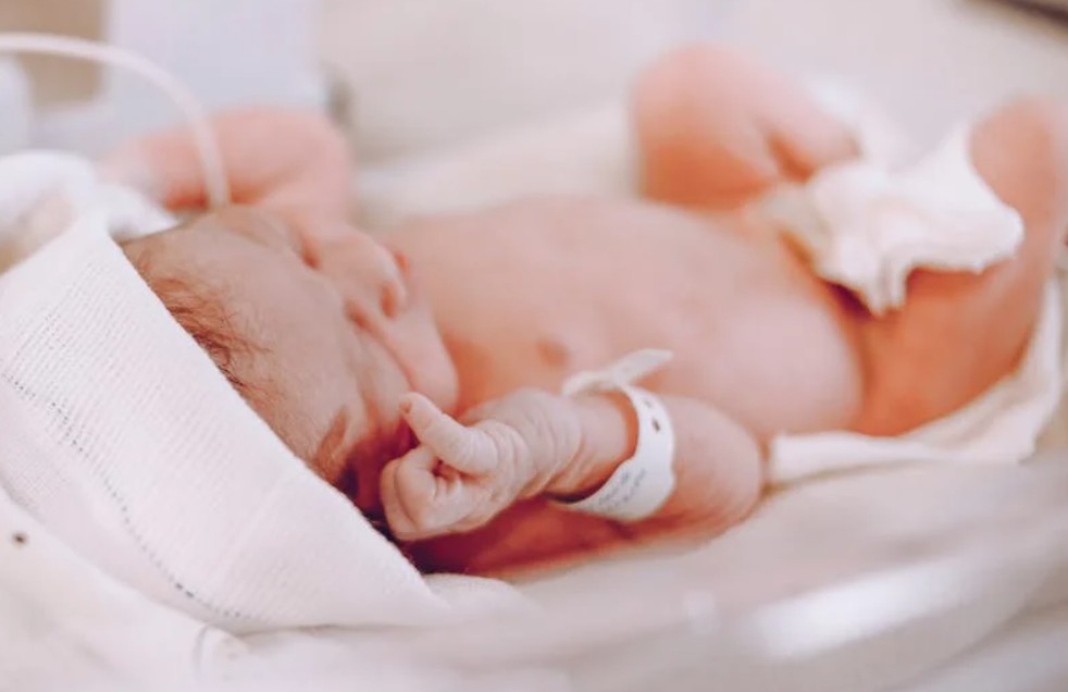 夢見新生兒的 9 個夢境解釋：夢見幫嬰兒洗澡、夢見失去嬰兒