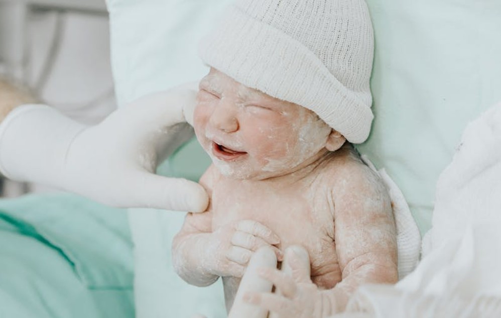 夢見新生兒說話的 9 個夢境解釋：夢見洗新生兒 、 夢見懷著新生兒