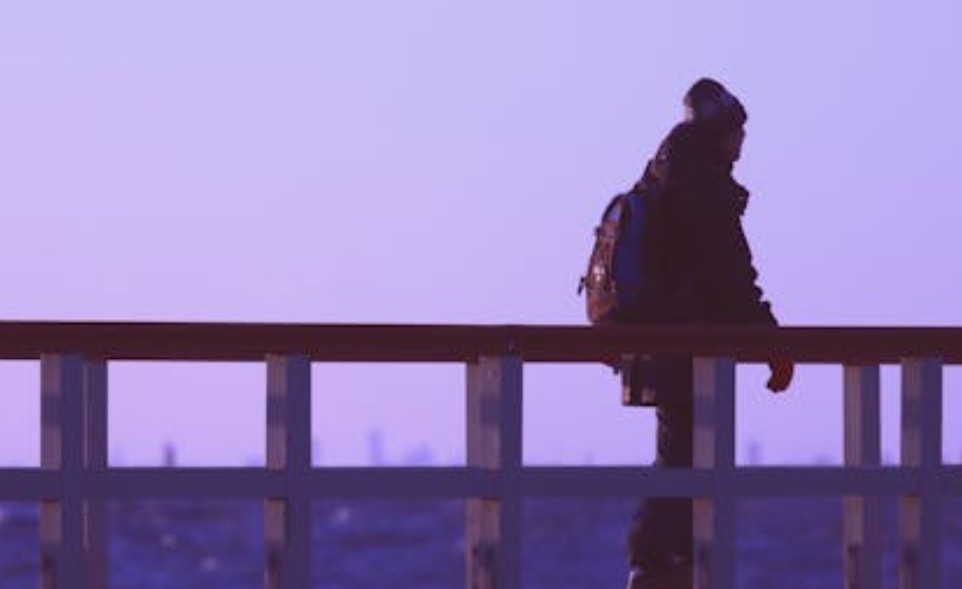 夢見逃避可疑之人：6 個意義和象徵
