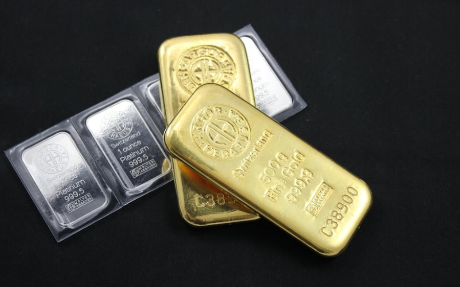 夢見獲得黃金的 9 個夢境解釋：夢見戴上金項鍊、夢見撿金幣