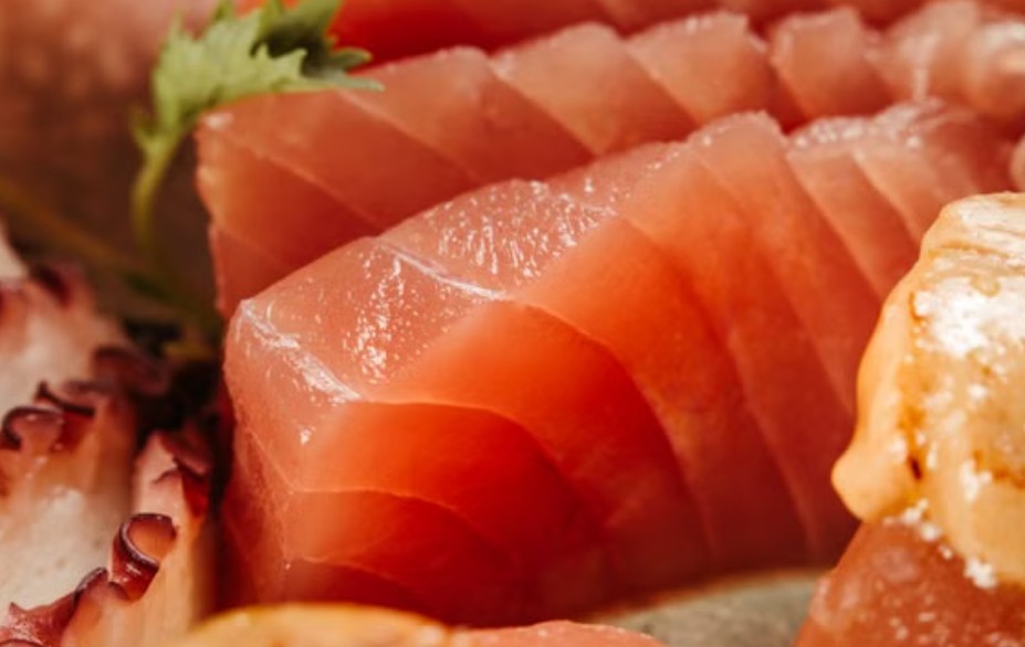 夢見生魚片的 10 個夢境解釋：夢見買生魚片、夢見腐爛的生魚片