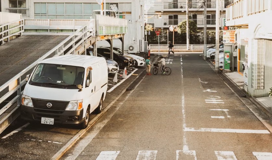 夢見車子分成兩半是什麼意思？意義和象徵、心理狀態、情境解讀